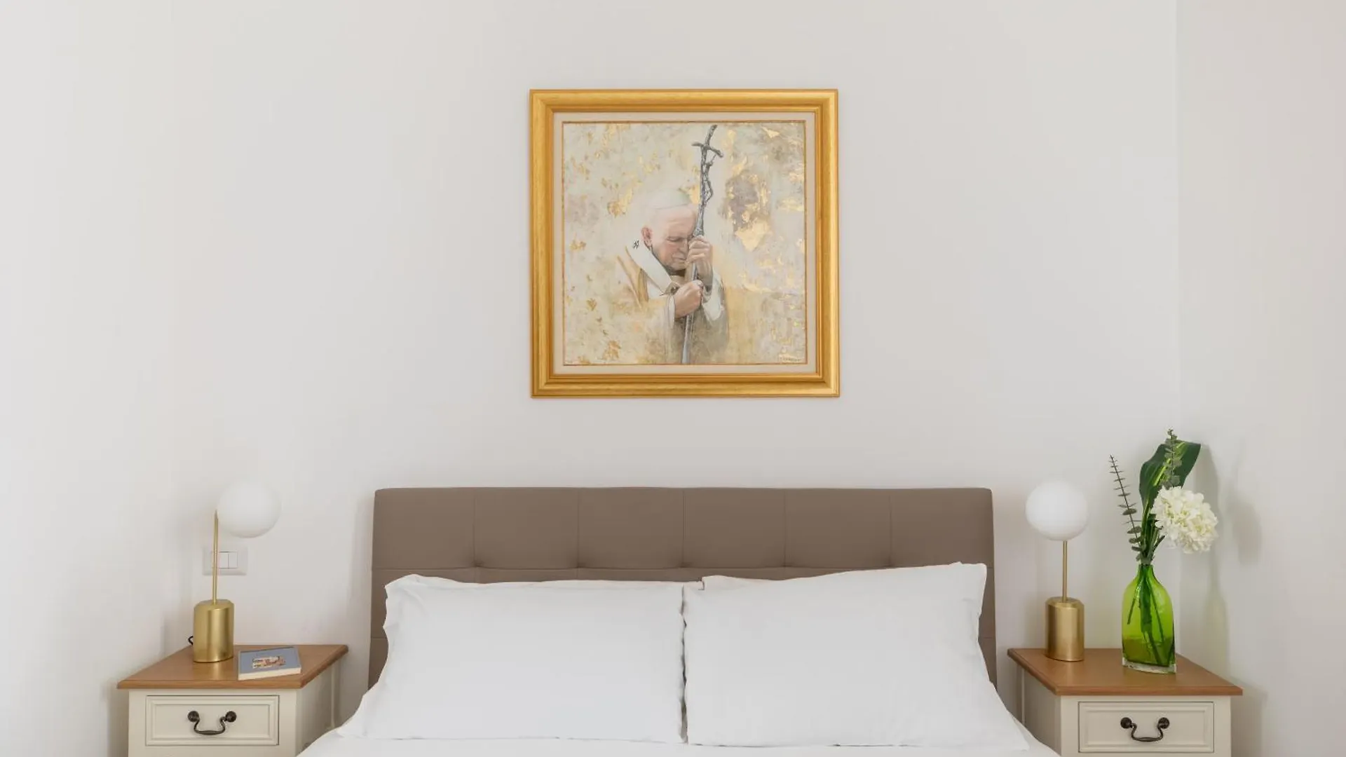 Apartment Iflat Elegant 3 Bedroom Apt Near The Pantheon Rome