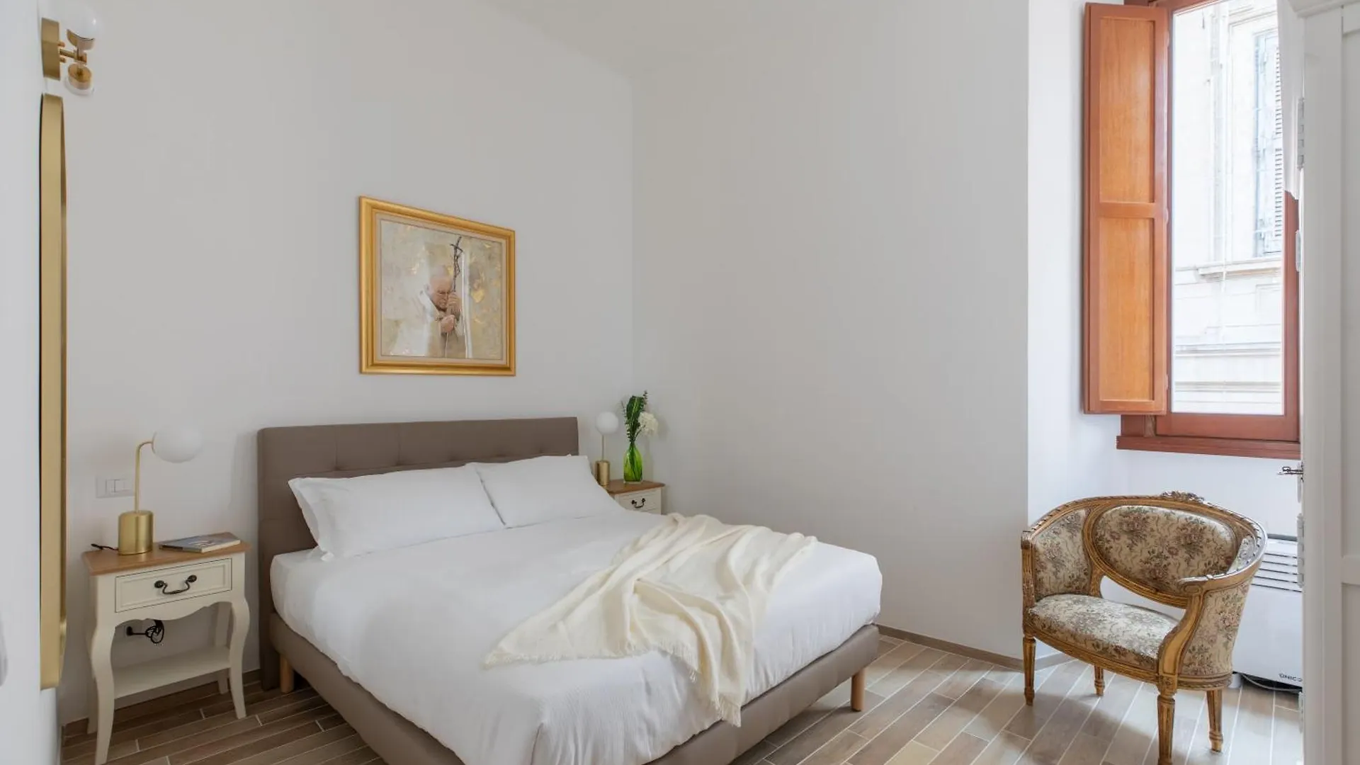 Apartment Iflat Elegant 3 Bedroom Apt Near The Pantheon Rome
